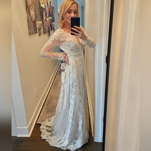 NWT 🔔 Melissa Sweet Sleeved V-Neck Sheath Wedding Dress - SIZE 4 - Picture 3 of 16